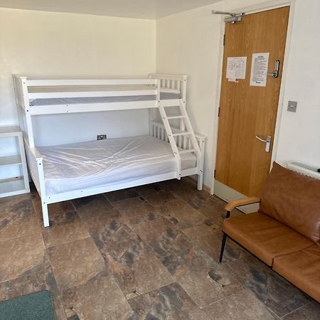 Готель Barrs Court Beds Warmley Екстер'єр фото
